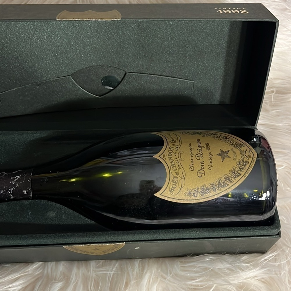 Vintage 1998 Dom Perignon. Empty bottle and box included. - Picture 4 of 6